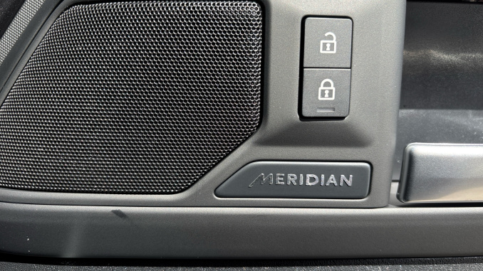 Land Rover Defender 3.0 D250 X-Dynamic SE 110 5dr Auto Diesel Estate - Image 29